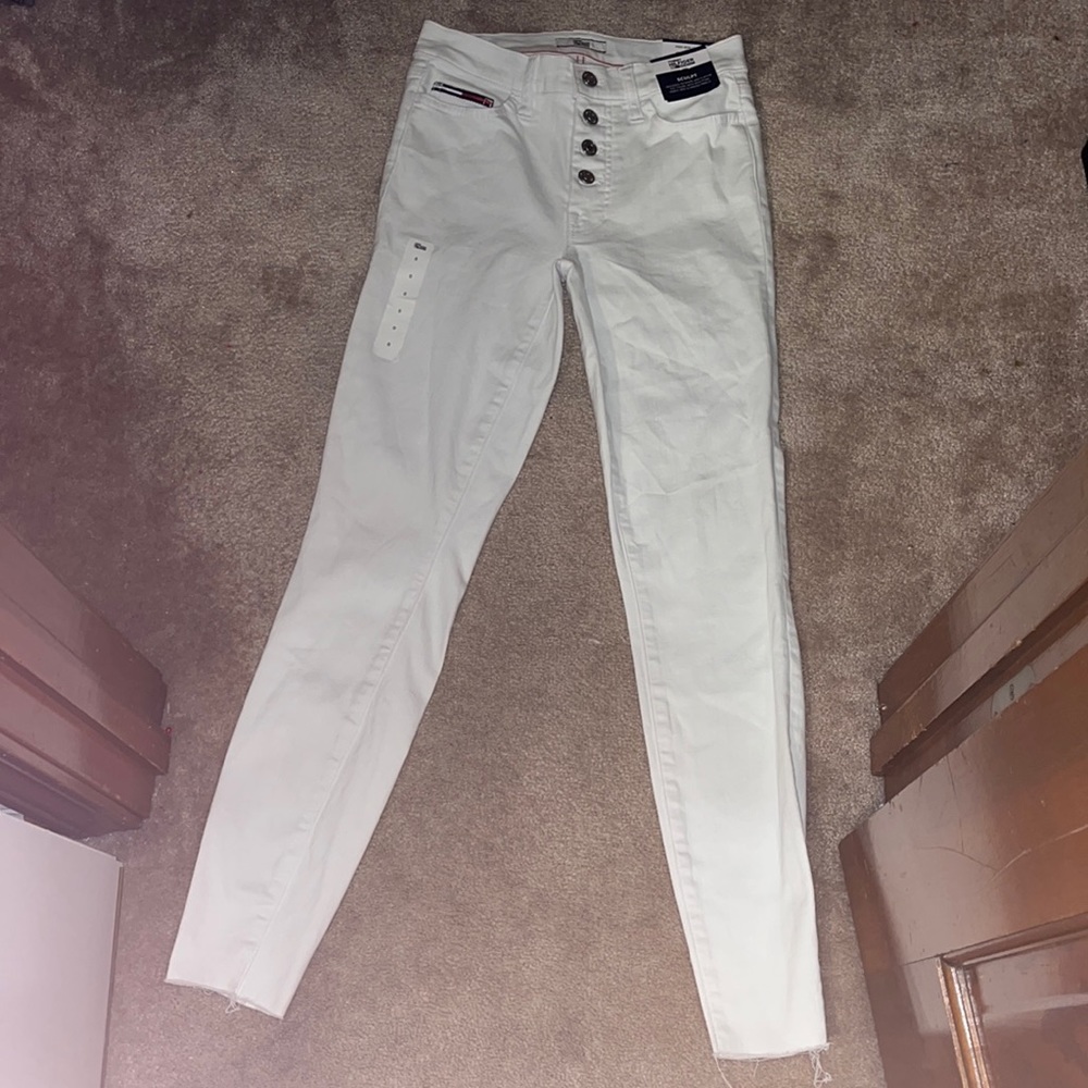 HIGH RISE TOMMY HILFIGER JEANS.